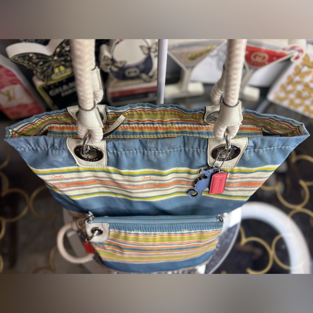 Coach 2011 Nautical East West Striped Beach Tote w/ matching wristlet - Picture 6 of 15